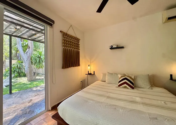 Private Fresh Pool, Huge Garden, Xcalacoco Holiday home